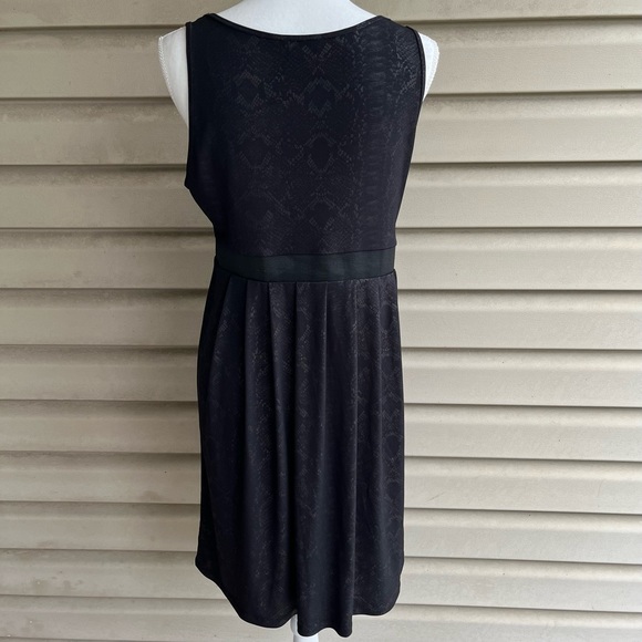𝅺•Express• Sleeveless Black Snakeskin Print Dress - Size Large - Picture 5 of 8